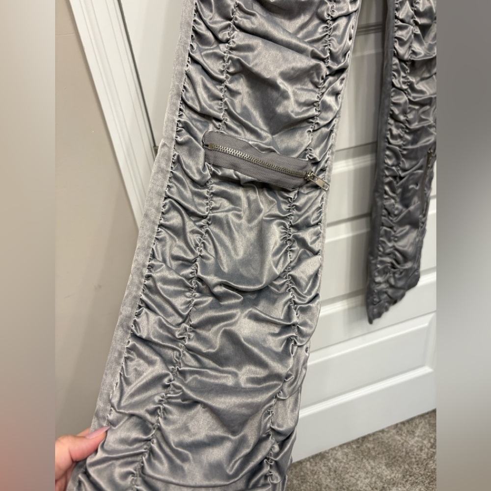 7 Express Vintage Y2K Silver Ruched Cargo Pants - Picture 4 of 15